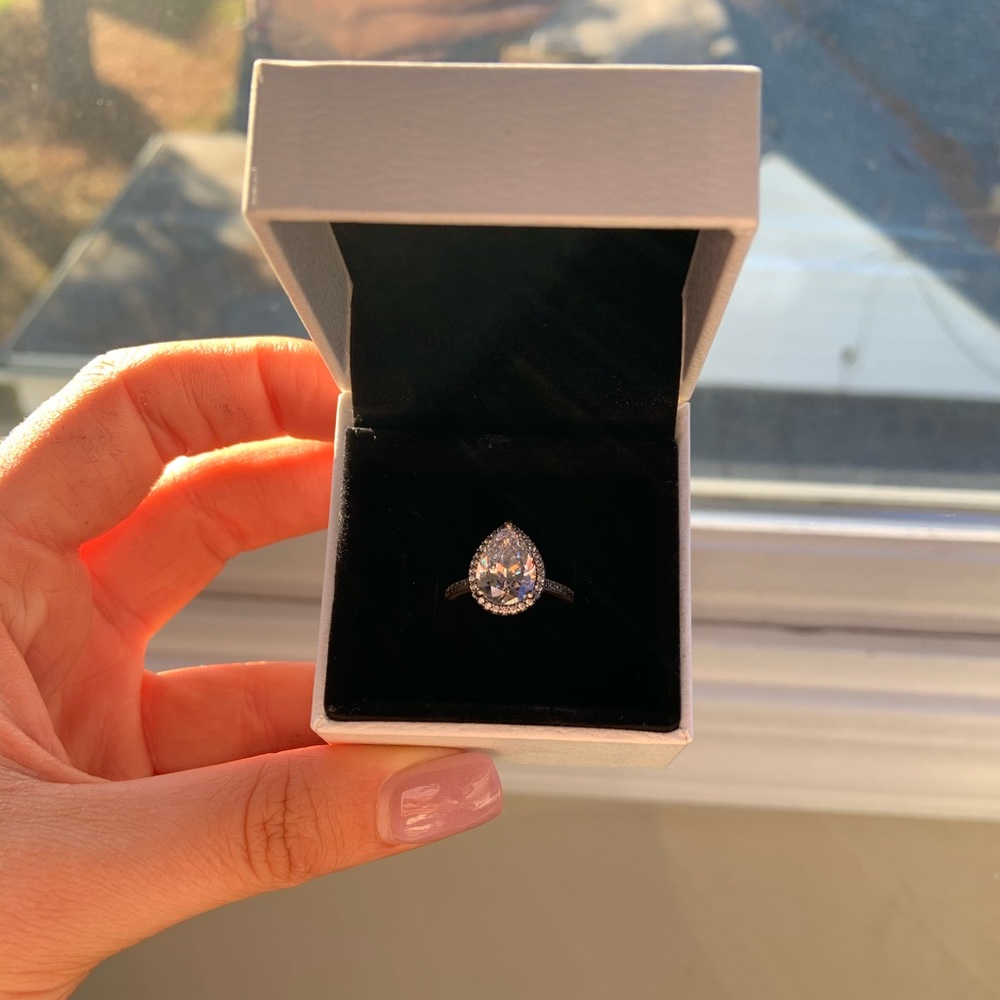 Pandora Sparkling Teardrop ring